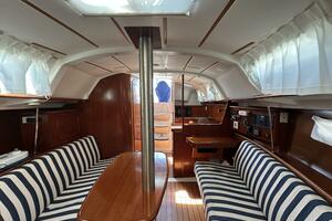 Cool Breeze 33ft Beneteau Yacht For Sale