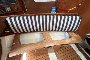 Cool Breeze 33ft Beneteau Yacht For Sale