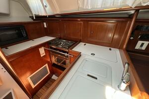Cool Breeze 33ft Beneteau Yacht For Sale