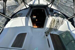 Cool Breeze 33ft Beneteau Yacht For Sale