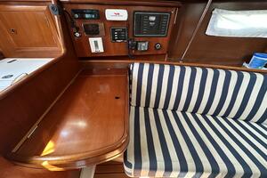 Cool Breeze 33ft Beneteau Yacht For Sale