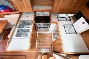 2007 Catalina 350 MK II thumbnail 22