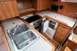 2007 Catalina 350 MK II thumbnail 19