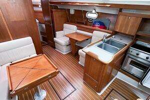 2007 Catalina 350 MK II thumbnail 17