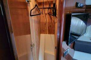 2011 Meridian 441 Sedan thumbnail 12
