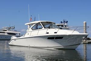 37FT (11.56M) PURSUIT Worth Avenue Yachts