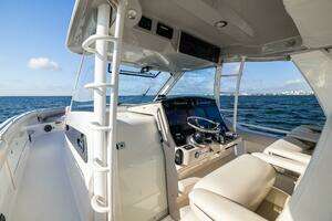 2021 Boston Whaler 420 Outrage thumbnail 49