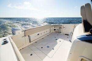 2021 Boston Whaler 420 Outrage thumbnail 27