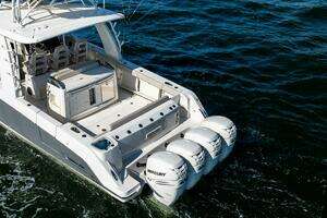 2021 Boston Whaler 420 Outrage thumbnail 11