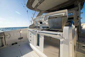 2021 Boston Whaler 420 Outrage thumbnail 32