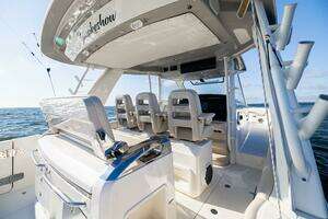 2021 Boston Whaler 420 Outrage thumbnail 39