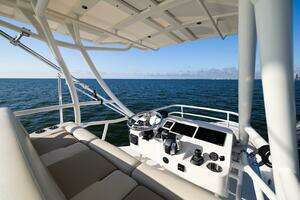 2021 Boston Whaler 420 Outrage thumbnail 61