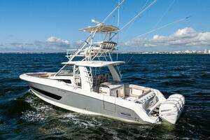 2021 Boston Whaler 420 Outrage thumbnail 13