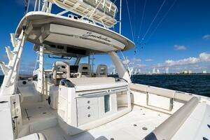 2021 Boston Whaler 420 Outrage thumbnail 30