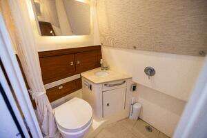 2021 Boston Whaler 420 Outrage thumbnail 82