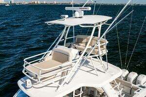 2021 Boston Whaler 420 Outrage thumbnail 5