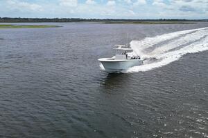 33ft SeaHunter Yacht For Sale