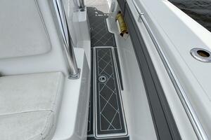 33ft SeaHunter Yacht For Sale
