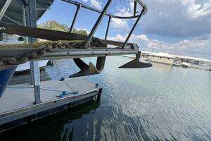 1981 Sea Ranger 45 Raised Pilot House thumbnail 6