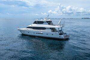 2001 Motor Yacht 82MY thumbnail 8