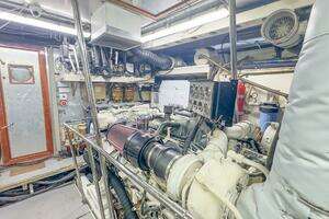2001 Motor Yacht 82MY thumbnail 48
