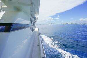 2001 Motor Yacht 82MY thumbnail 11