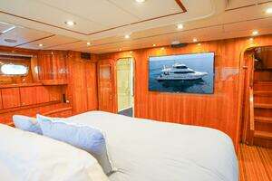 2001 Motor Yacht 82MY thumbnail 30