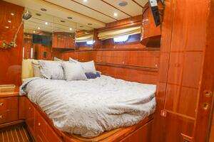 2001 Motor Yacht 82MY thumbnail 37