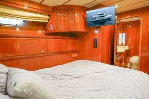 2001 Motor Yacht 82MY thumbnail 38