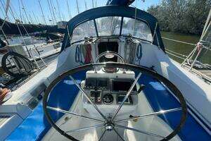 2006 Beneteau 393 thumbnail 12