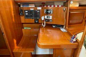 2006 Beneteau 393 thumbnail 2