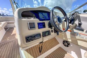 33ft Regal Yacht For Sale