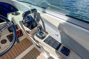 33ft Regal Yacht For Sale