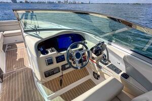 33ft Regal Yacht For Sale