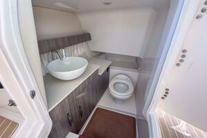 33ft Regal Yacht For Sale