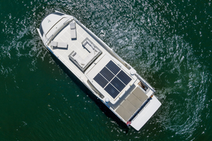 2017 Overblue 58 Powercat Solar Panels