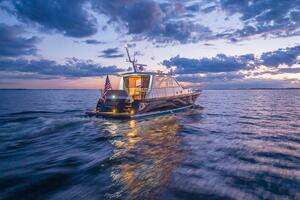 2014 Hunt Yachts thumbnail 4