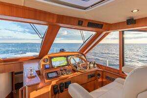2014 Hunt Yachts thumbnail 17