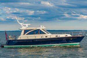 2014 Hunt Yachts thumbnail 2