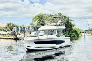  2025 Jeanneau NC 1095 Fly Yacht For Sale in Tarpon Springs FL
