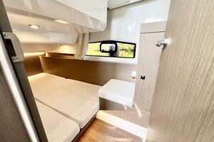 34FT (10.44M) JEANNEAU