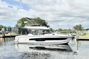 34FT (10.44M) JEANNEAU