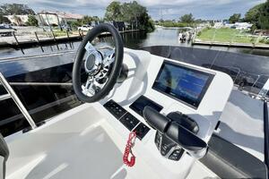 34FT (10.44M) JEANNEAU