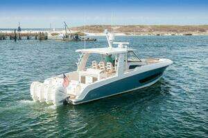 2018 Boston Whaler 420 Outrage thumbnail 26