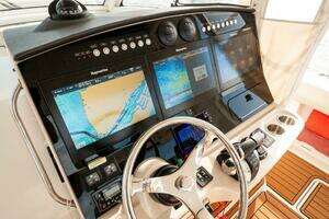 2018 Boston Whaler 420 Outrage thumbnail 14