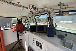 28' Ellis Lobster port wheelhouse
