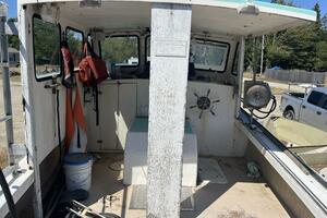 28' Ellis Lobster wheelhouse 2