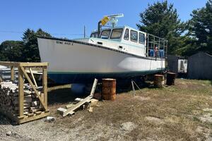 28' Ellis Lobster port side & rack