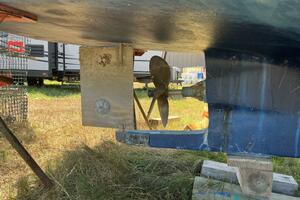 28' Ellis Lobster rudder & propeller