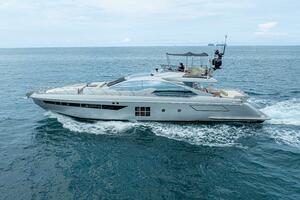 2017 Azimut 77 